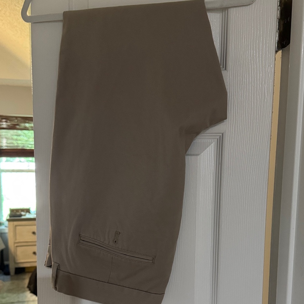 Vineyard Vines Men's Tan Chinos